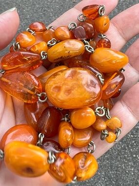 VINTAGE LARGE BUTTERSCOTCH EGG YOLK & HONEY AMBER LONG SILVER STATION NECKLACE
